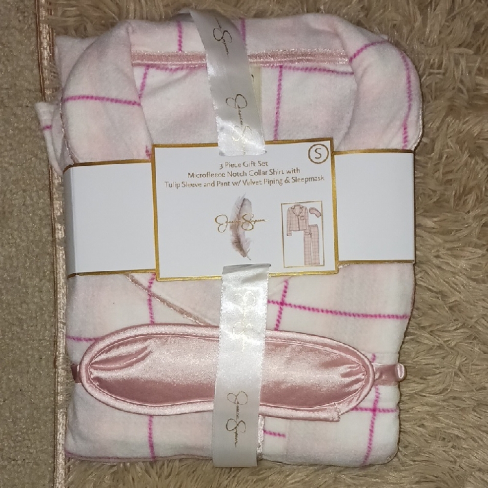 SLEEPWEAR/ COZY LOUNGE SET By JESSICA SIMPSON / free Gift w/purchase